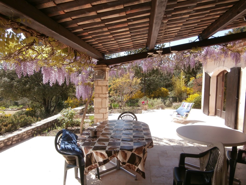 Provence Location Maison Sous l'Auvent sur la Terrasse